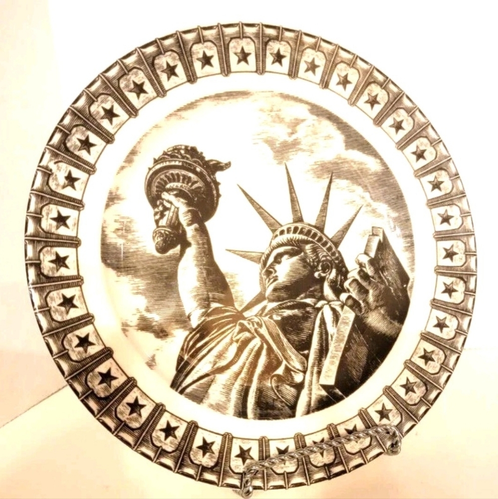 222 Fifth Slice of Life " Miss Liberty" Art By Antar Dayal, 8" Salad Plate